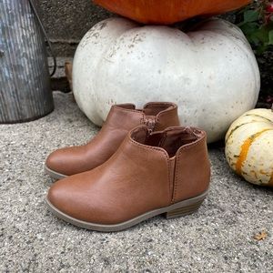 Toddler girls brown ankle boots from old navy size 8